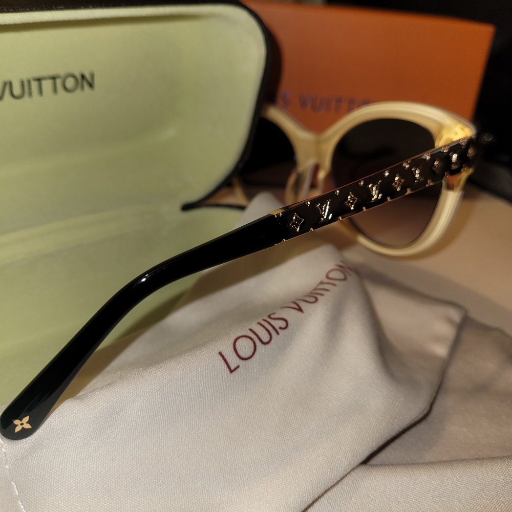 Louis Vuitton Elegant Black and Gold Sunglasses - Picture 4 of 6